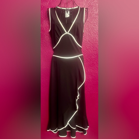 Lovely, worn once, sleeveless, formal dress - Picture 1 of 3